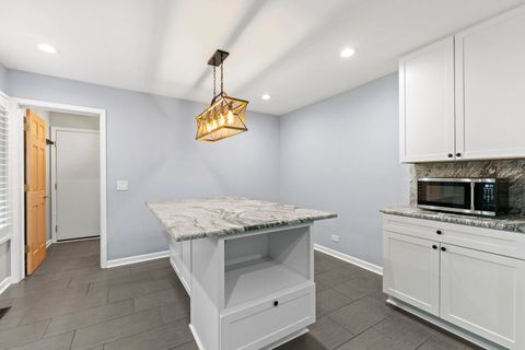 Tiny photo for 5509 Aspen Avenue #6, Downers Grove, IL 60515 (MLS # 12486187)