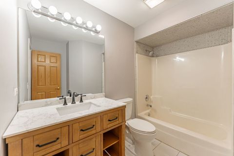 Tiny photo for 5509 Aspen Avenue #6, Downers Grove, IL 60515 (MLS # 12486187)