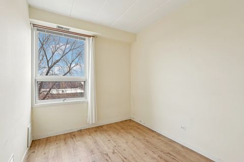 Tiny photo for 974 W 35th Place #302, Chicago, IL 60609 (MLS # 12542766)