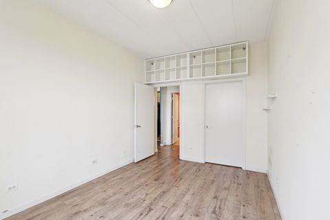 Tiny photo for 974 W 35th Place #302, Chicago, IL 60609 (MLS # 12542766)