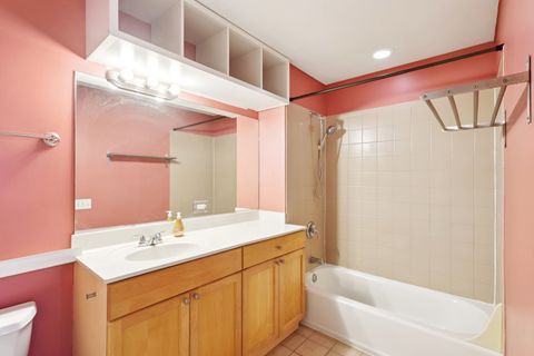 Tiny photo for 974 W 35th Place #302, Chicago, IL 60609 (MLS # 12542766)