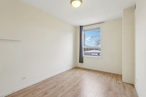 Tiny photo for 974 W 35th Place #302, Chicago, IL 60609 (MLS # 12542766)