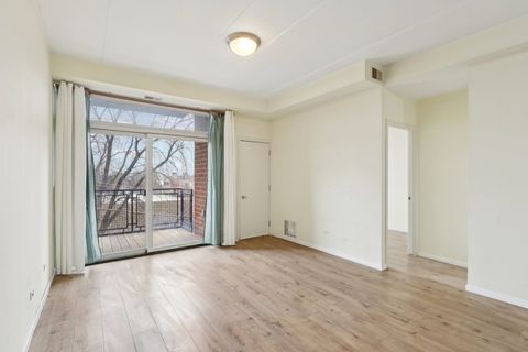 Tiny photo for 974 W 35th Place #302, Chicago, IL 60609 (MLS # 12542766)