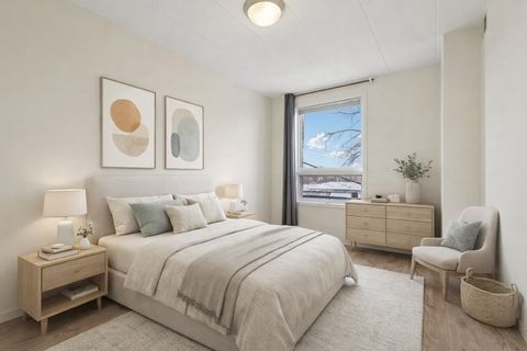 Tiny photo for 974 W 35th Place #302, Chicago, IL 60609 (MLS # 12542766)