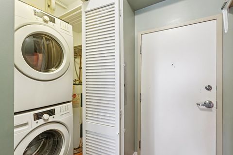 Tiny photo for 974 W 35th Place #302, Chicago, IL 60609 (MLS # 12542766)