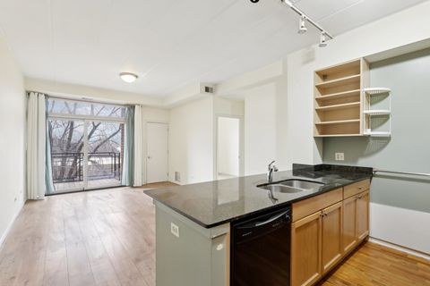 Tiny photo for 974 W 35th Place #302, Chicago, IL 60609 (MLS # 12542766)
