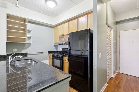 Tiny photo for 974 W 35th Place #302, Chicago, IL 60609 (MLS # 12542766)