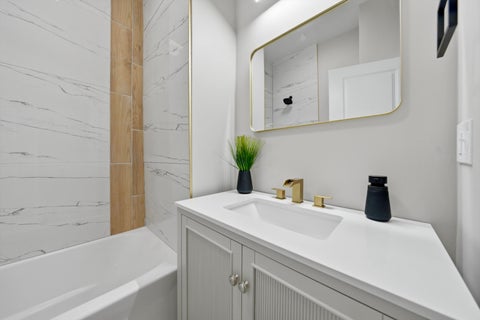 Tiny photo for 10546 S Avenue J, Chicago, IL 60617 (MLS # 12768266)