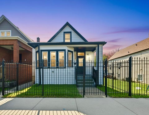 Photo of 10546 S Avenue J, Chicago, IL 60617 (MLS # 12768266)