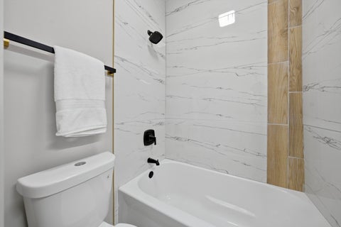 Tiny photo for 10546 S Avenue J, Chicago, IL 60617 (MLS # 12768266)