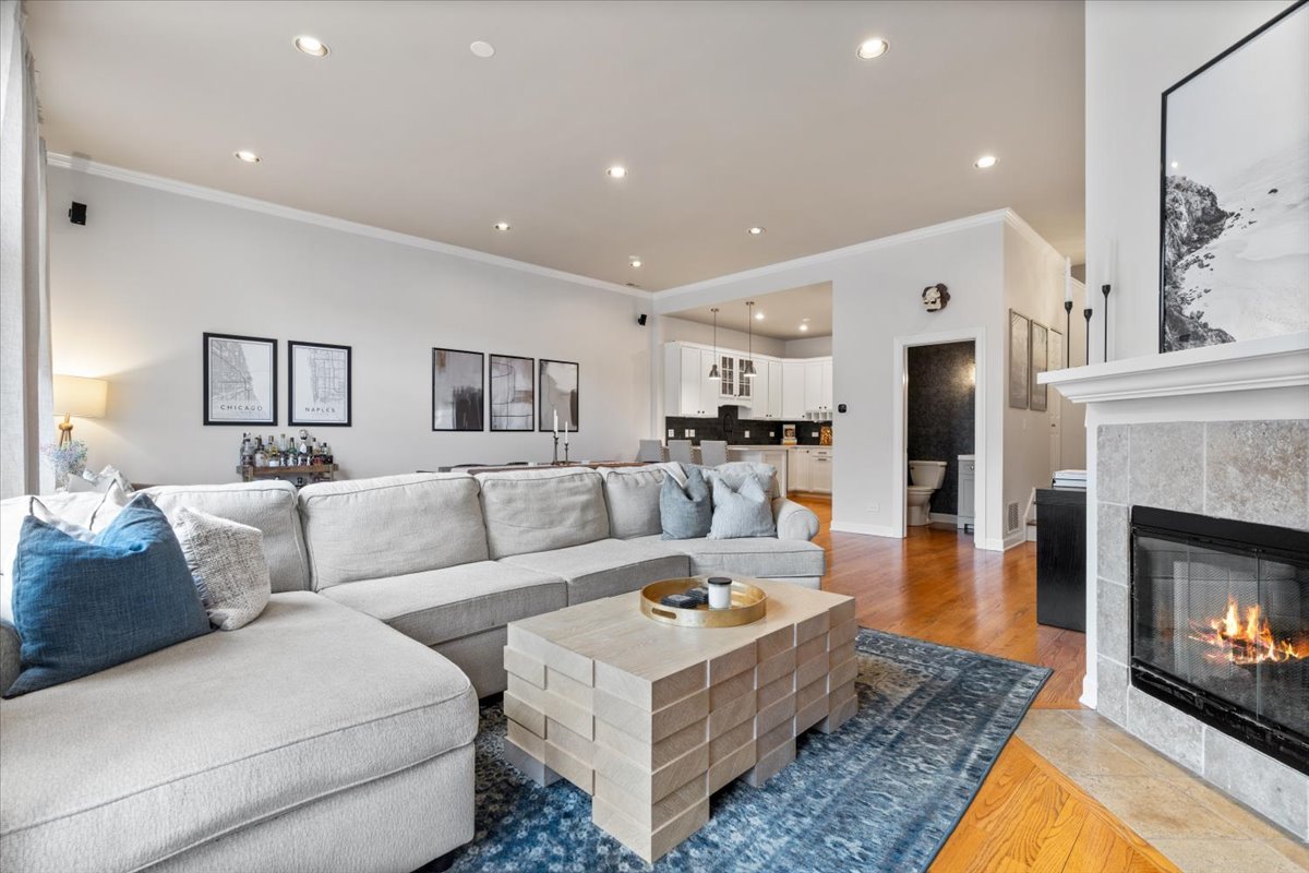 2733 N LINCOLN Avenue D