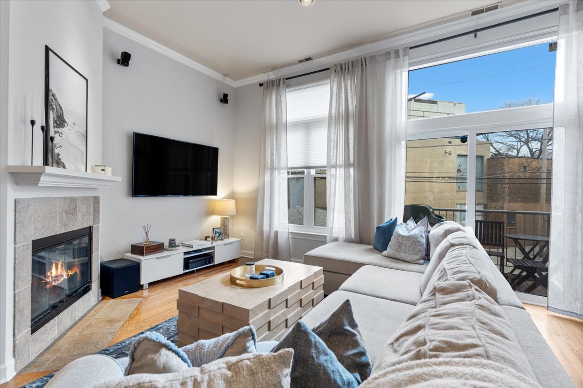 2733 N LINCOLN Avenue D