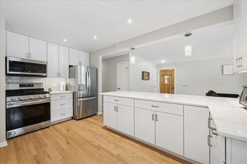 Tiny photo for 718 Lawler Avenue, Wilmette, IL 60091 (MLS # 12562469)