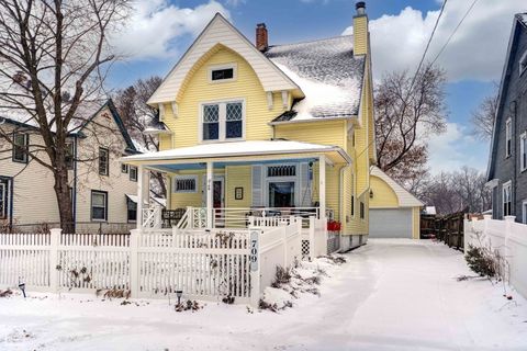 A home in Waukegan