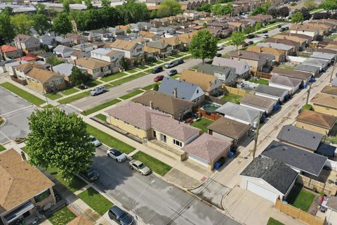 Tiny photo for 6500 W 64th Street, Chicago, IL 60638 (MLS # 12639412)
