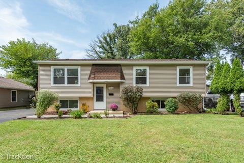 Photo of 7208 Sprucewood Avenue, Woodridge, IL 60517 (MLS # 12756908)
