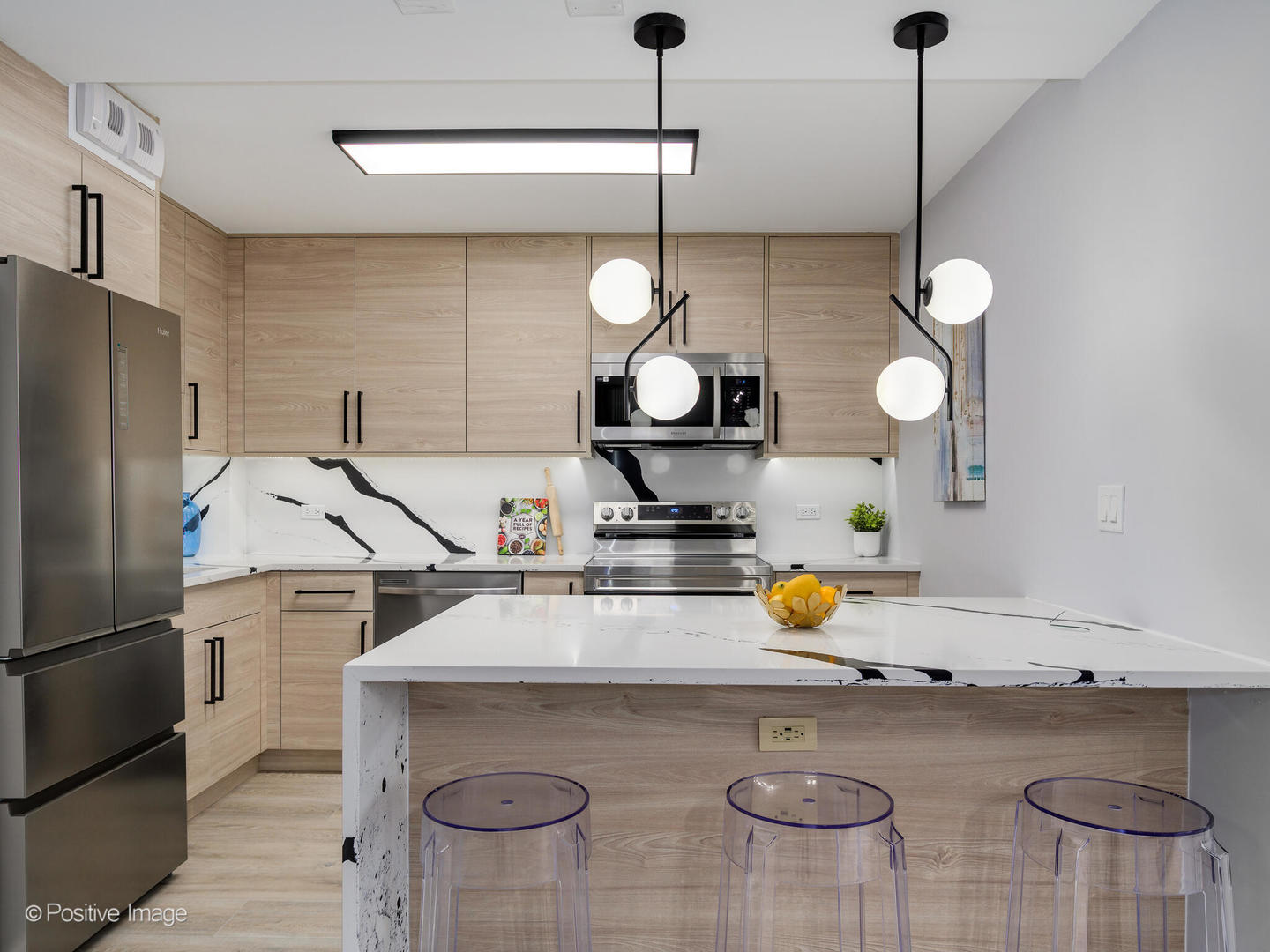 3550 N Lake Shore Drive 806