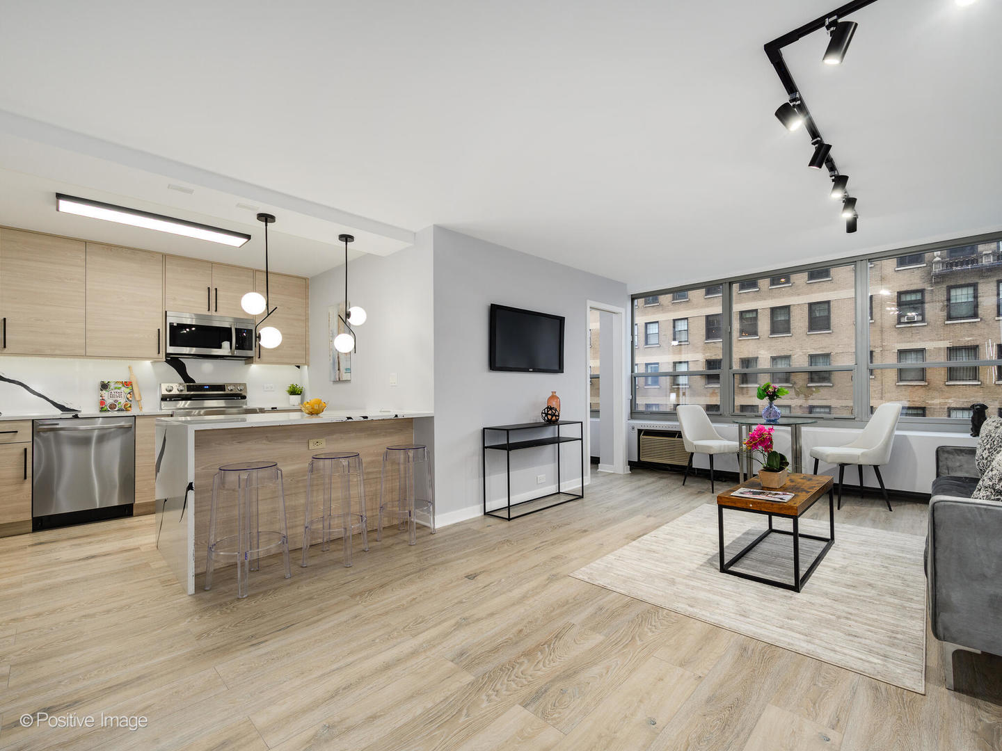 3550 N Lake Shore Drive 806