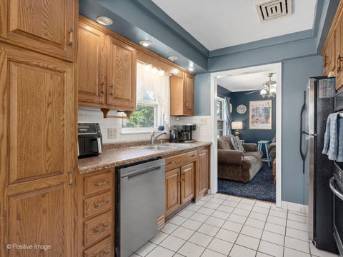 Tiny photo for 1019 WAKEMAN Avenue, Wheaton, IL 60187 (MLS # 12705058)