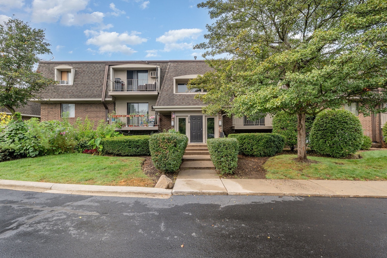 Photo 1 of 9 — 208 E Bailey Road H, Naperville, IL 60565