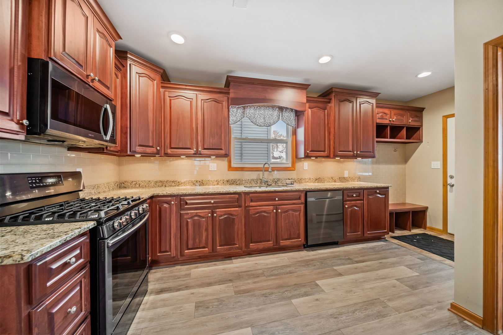 5724 W Leland Avenue