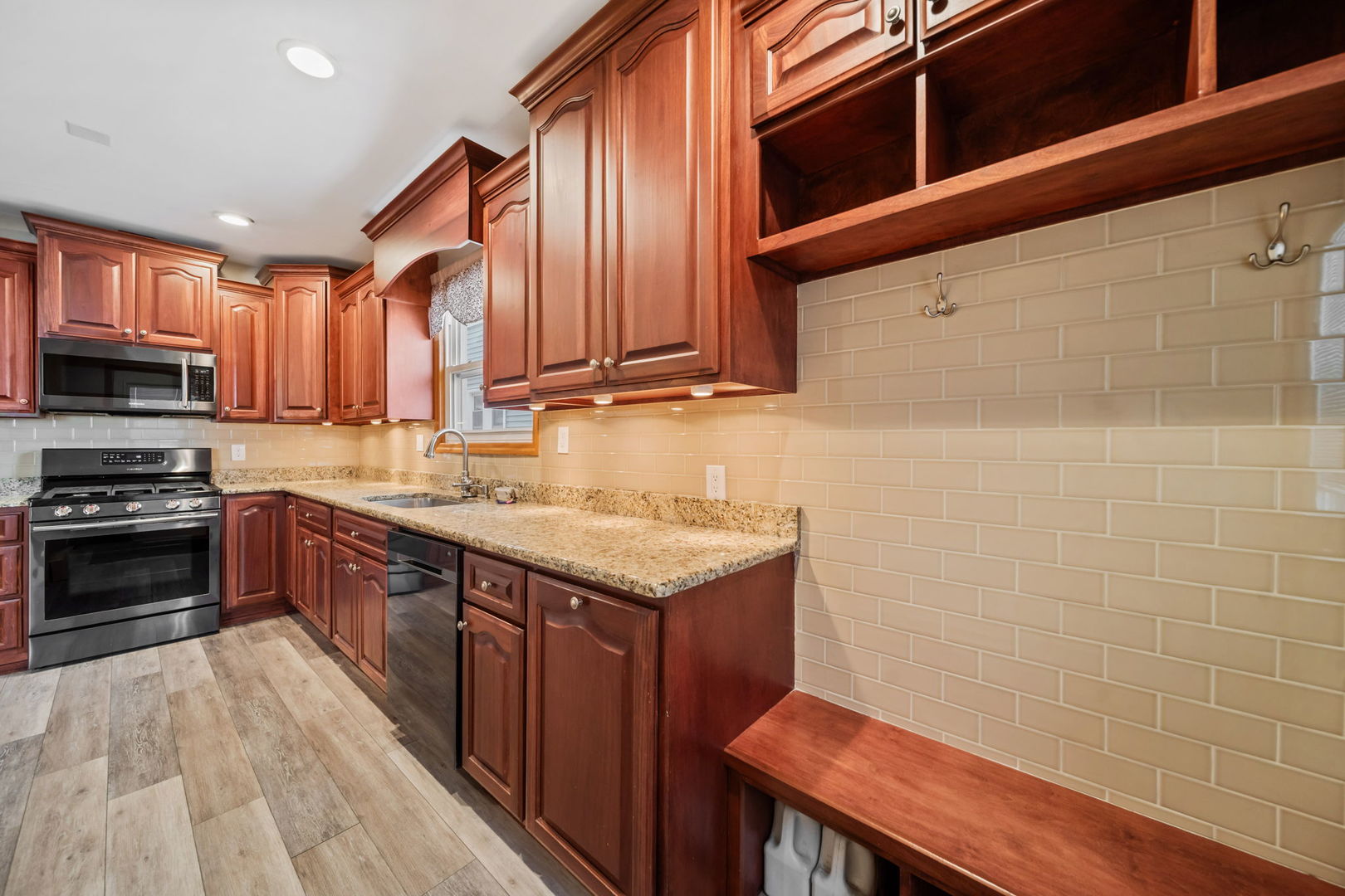 5724 W Leland Avenue