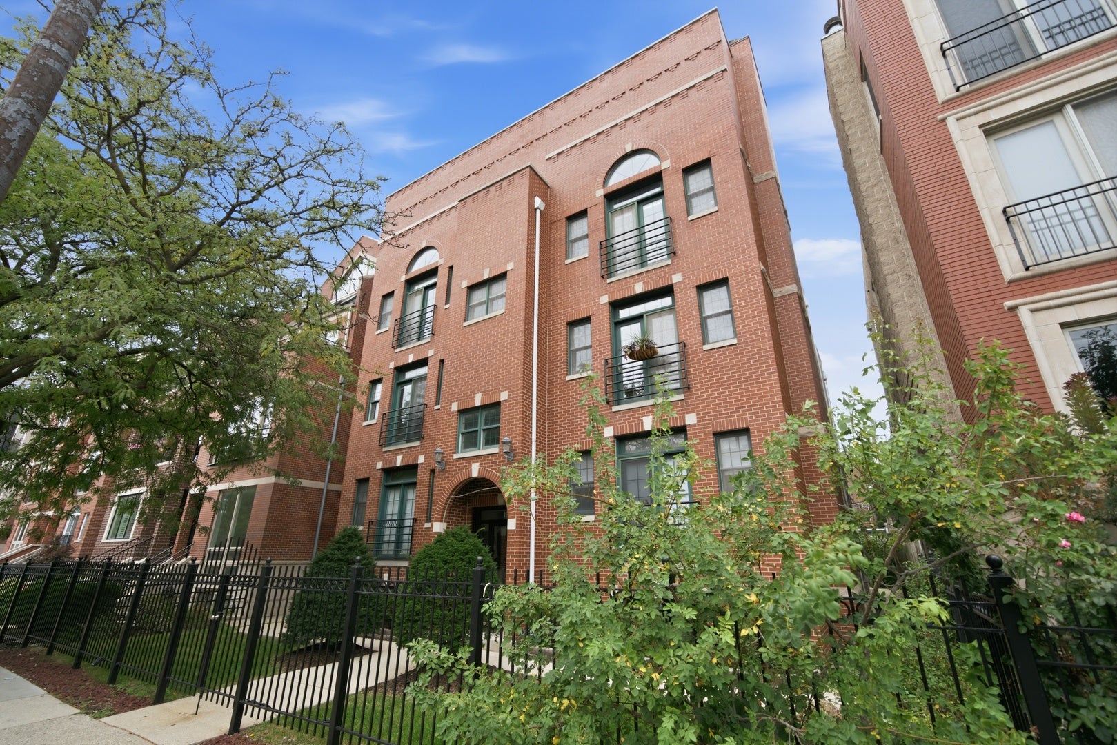 1916 W Belmont Avenue 3W
