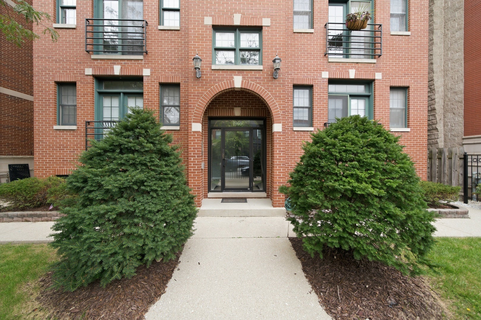 1916 W Belmont Avenue 3W