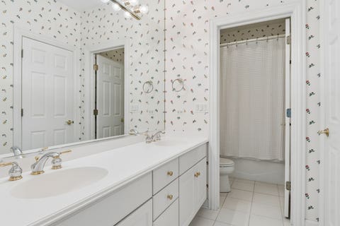 Tiny photo for 2419 Woodglen Drive, Aurora, IL 60502 (MLS # 12666967)