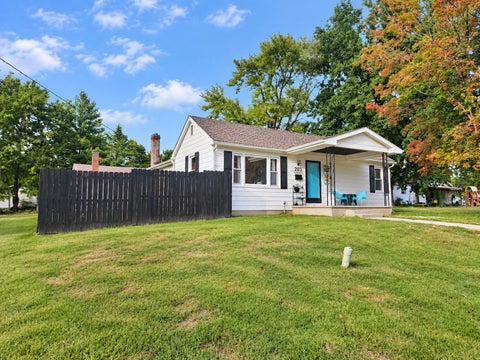 Photo of 203 E BROWN Street, Pinckneyville, IL 62274 (MLS # 12775084)