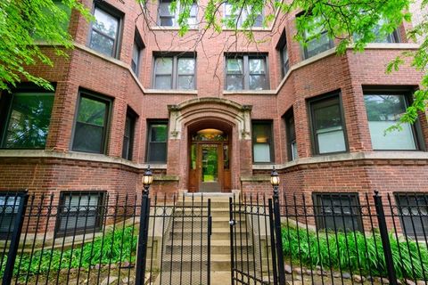 Photo of 926 W Margate Terrace #1W, Chicago, IL 60640 (MLS # 12530156)