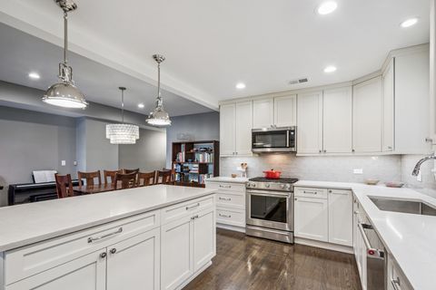 Tiny photo for 926 W Margate Terrace #1W, Chicago, IL 60640 (MLS # 12530156)