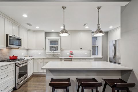 Tiny photo for 926 W Margate Terrace #1W, Chicago, IL 60640 (MLS # 12530156)