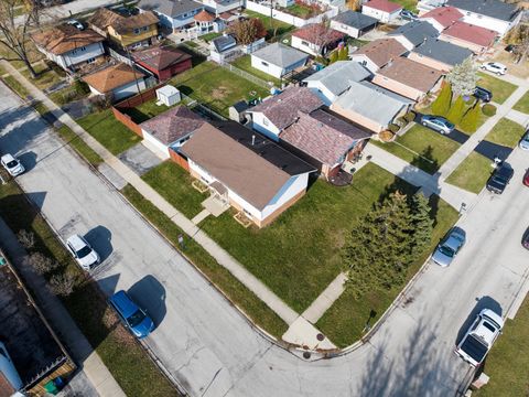 Tiny photo for 7624 Lockwood Avenue, Burbank, IL 60459 (MLS # 12527643)