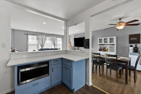 Tiny photo for 7624 Lockwood Avenue, Burbank, IL 60459 (MLS # 12527643)