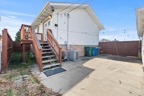 Tiny photo for 7624 Lockwood Avenue, Burbank, IL 60459 (MLS # 12527643)