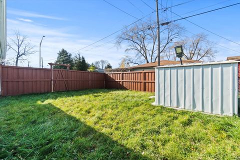 Tiny photo for 7624 Lockwood Avenue, Burbank, IL 60459 (MLS # 12527643)