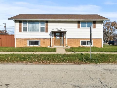 Photo of 7624 Lockwood Avenue, Burbank, IL 60459 (MLS # 12527643)