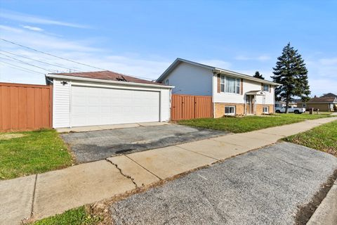 Tiny photo for 7624 Lockwood Avenue, Burbank, IL 60459 (MLS # 12527643)