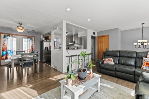 Tiny photo for 7624 Lockwood Avenue, Burbank, IL 60459 (MLS # 12527643)