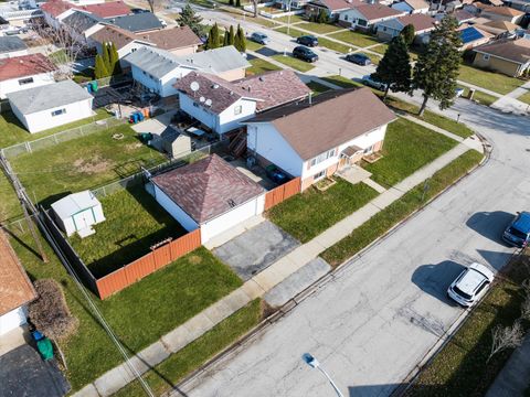 Tiny photo for 7624 Lockwood Avenue, Burbank, IL 60459 (MLS # 12527643)