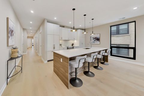 Tiny photo for 5114 S Kenwood Avenue #4B, Chicago, IL 60615 (MLS # 12615093)