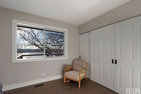 Tiny photo for 218 N Shore Drive, Oakwood Hills, IL 60013 (MLS # 12536863)