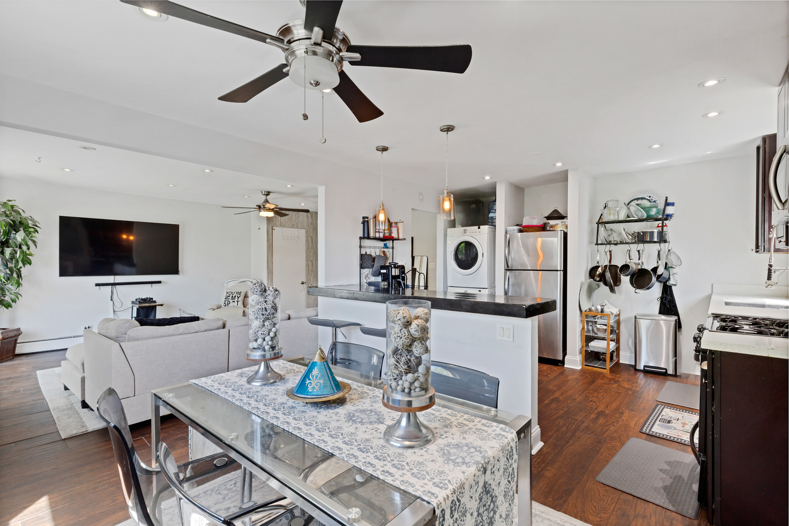 1640 W Sherwin Avenue 4D