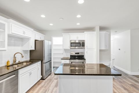 Tiny photo for 23 Glencoe Court #202-B, Naperville, IL 60565 (MLS # 12519132)