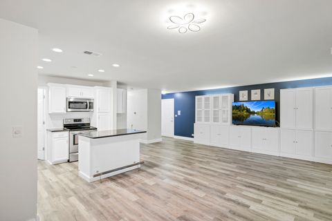 Tiny photo for 23 Glencoe Court #202-B, Naperville, IL 60565 (MLS # 12519132)