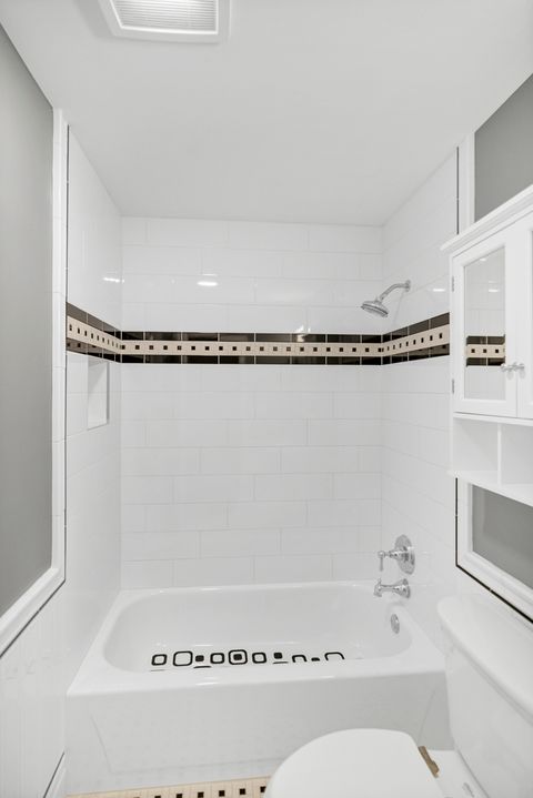 Tiny photo for 23 Glencoe Court #202-B, Naperville, IL 60565 (MLS # 12519132)