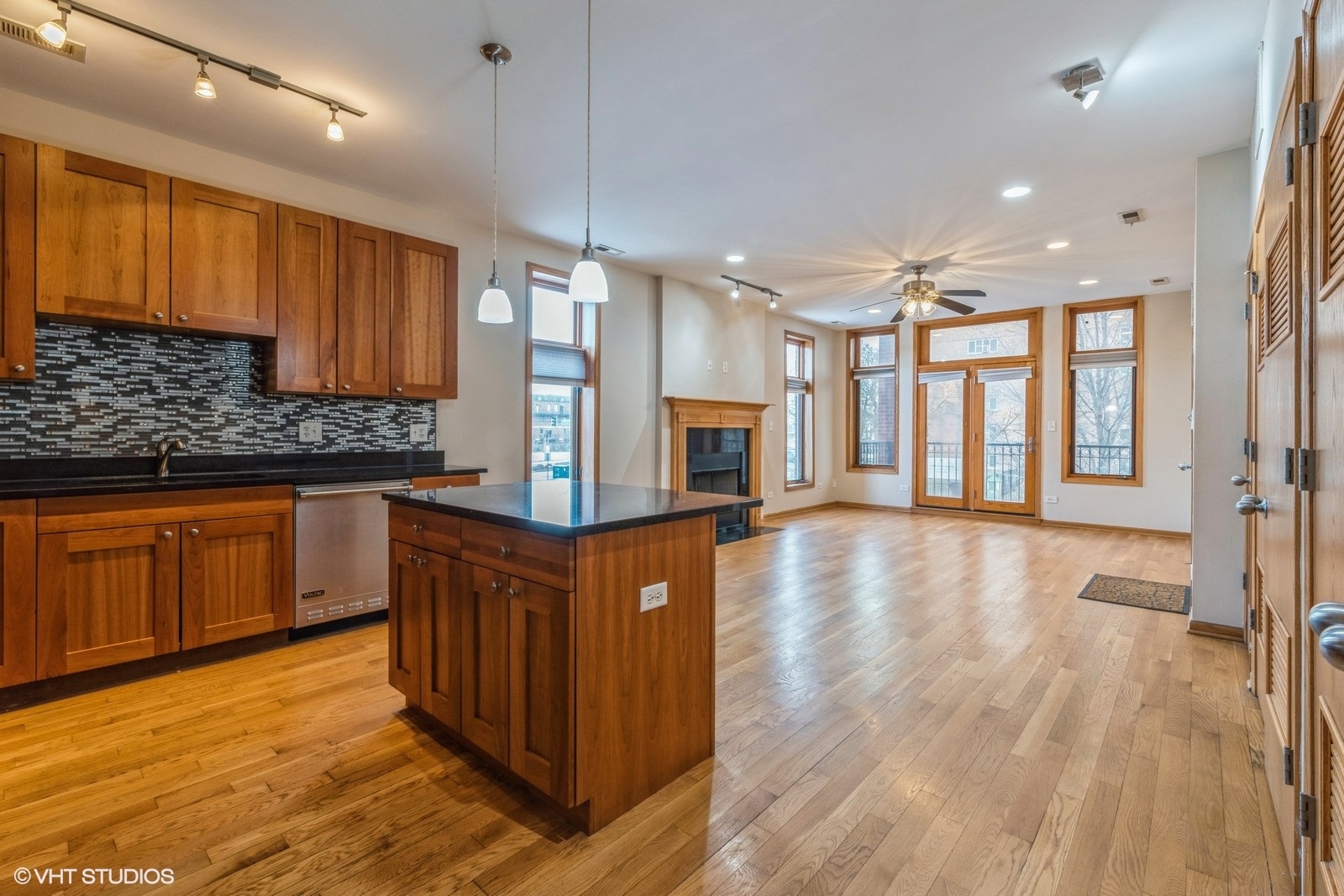 3932 S Lake Park Avenue 2N