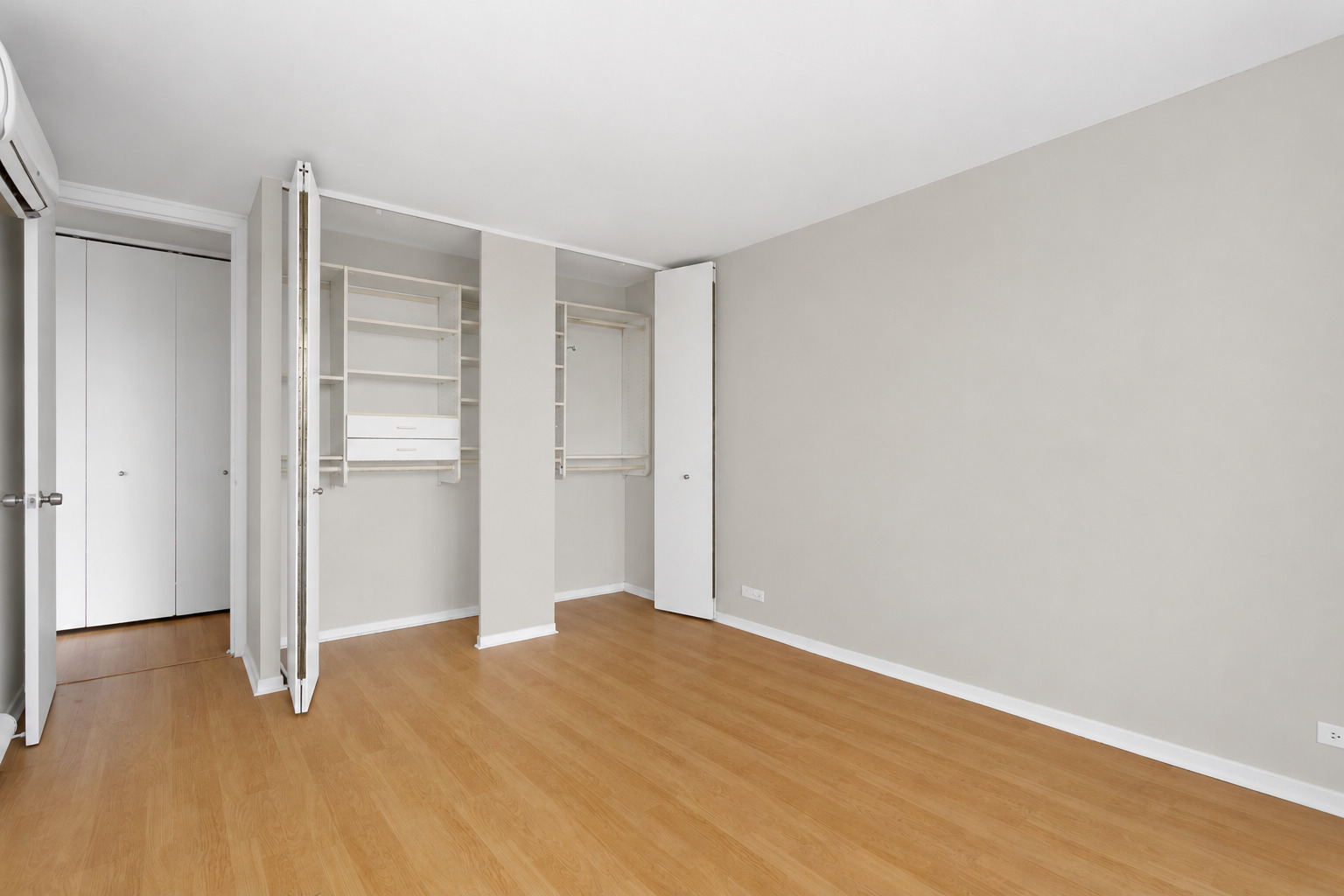 1960 N Lincoln Park West 2106