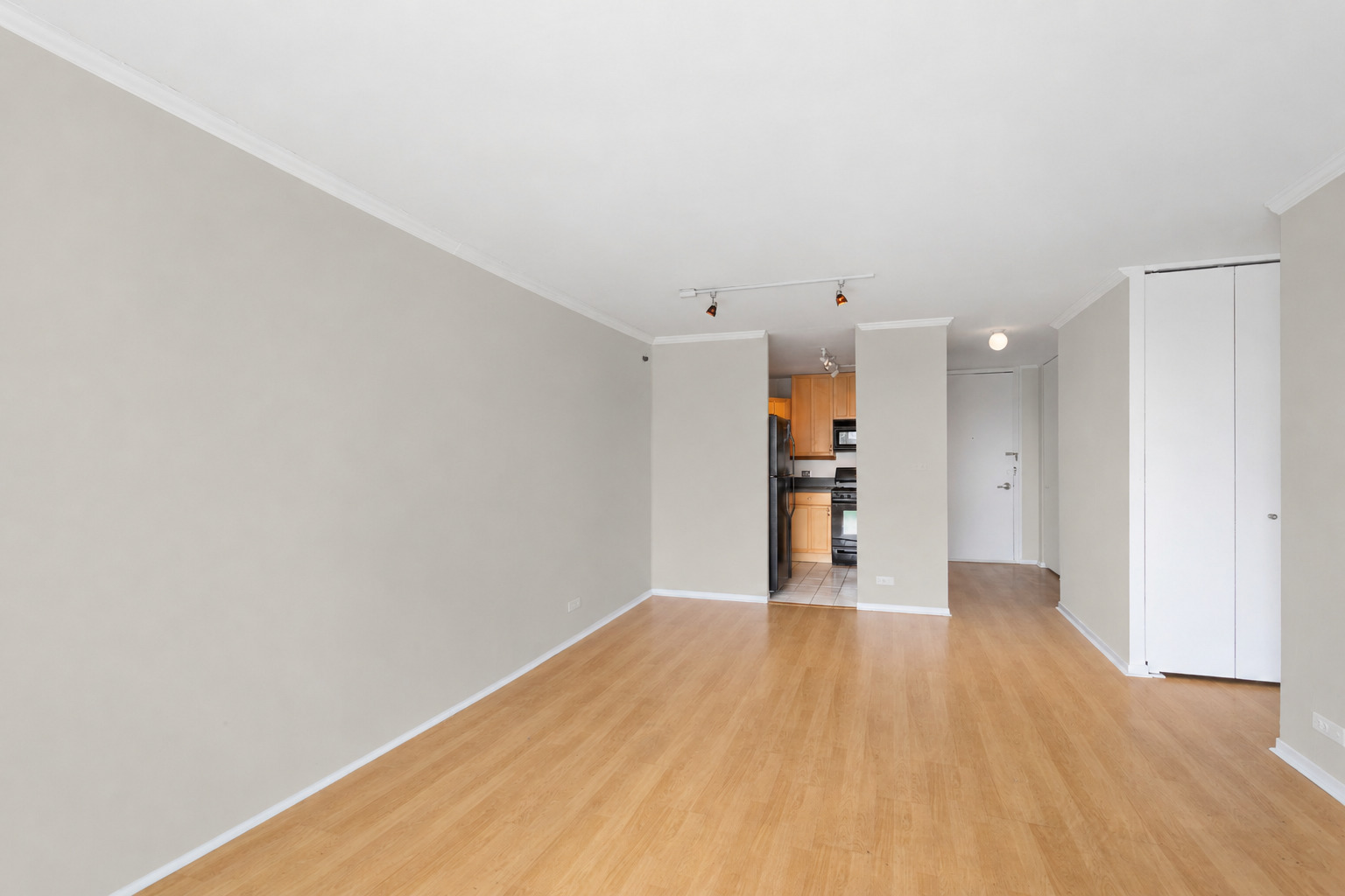 1960 N Lincoln Park West 2106